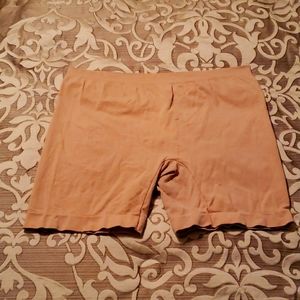 Dreamwear shapewear shorts size 3X in beige
